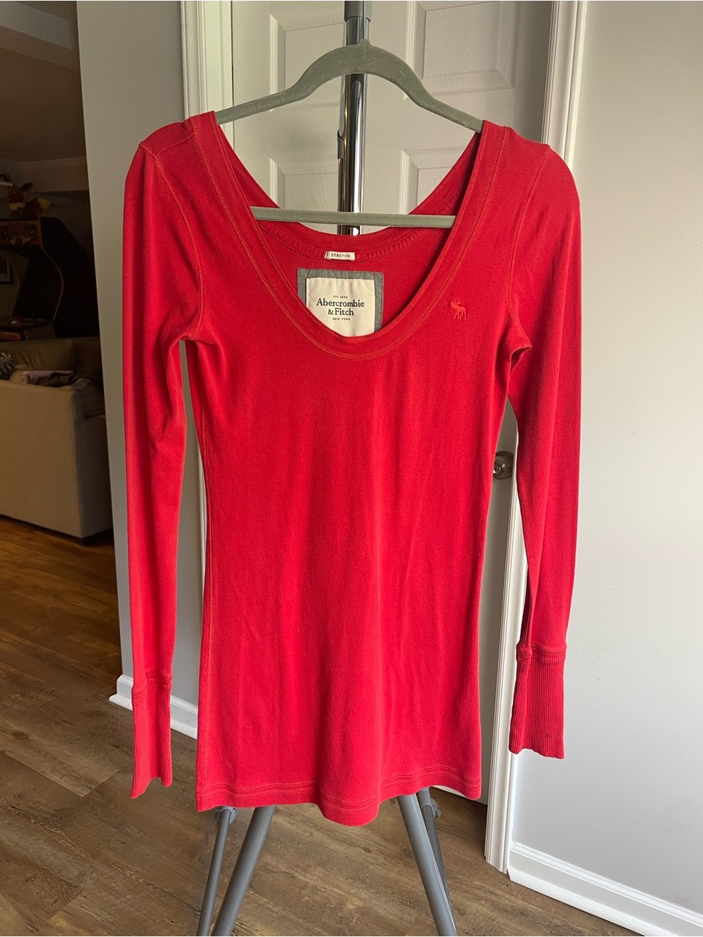 Abercrombie & Fitch Women’s vintage Y2K Red Long Sleeve Scoop Neck Top